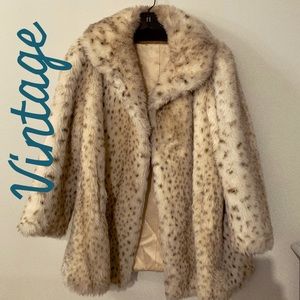 Sportowne Vintage Snow Leopard Faux Fur Coat